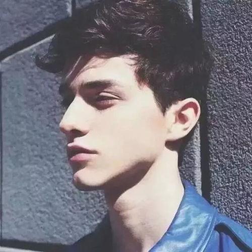 阴郁欧美帅哥文案图片,诠释深邃魅力瞬间